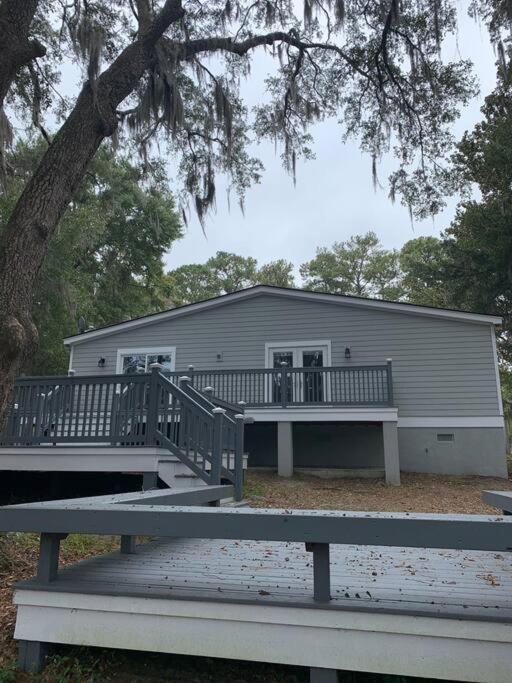 Entire Home! Waterfront And Trail-Backing! ビューフォート エクステリア 写真